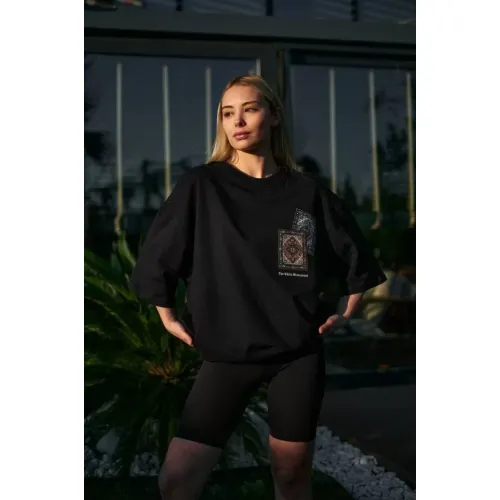 Unisex Bisiklet Yaka Baskılı Oversize T-Shirt - Siyah Unisex Bisiklet Yaka Baskılı Oversize T-Shirt - Siyah