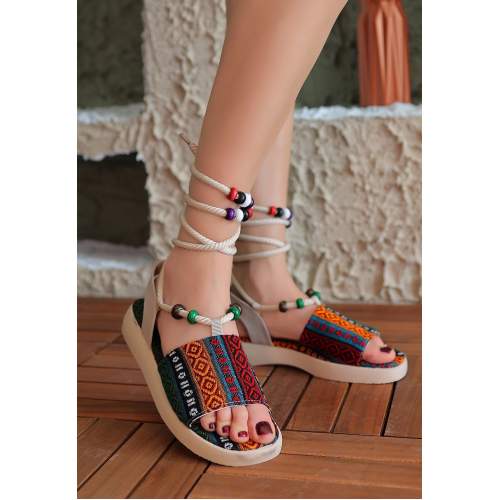 Bej Kilim Desenli Bilekten Bağlamalı Sandalet Bej Kilim Desenli Bilekten Bağlamalı Sandalet