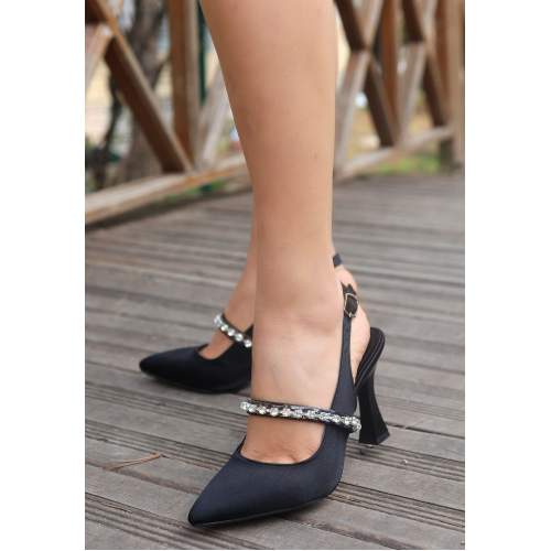 Siyah Saten Topuklu Ayakkabı Siyah Saten Topuklu Ayakkabı