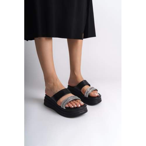 Lisinya948  Düz Topuklu Taşlı Şeritli Kalın ve Ortopedik Taban Kadın Terlik ST Siyah Lisinya948  Düz Topuklu Taşlı Şeritli Kalın ve Ortopedik Taban Kadın Terlik ST Siyah