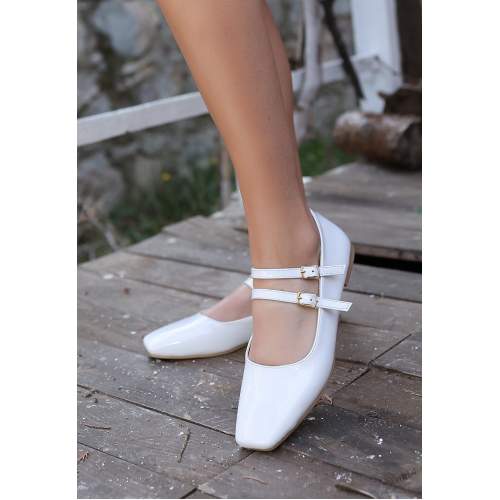 Beyaz Rugan Babet Ayakkabı Beyaz Rugan Babet Ayakkabı