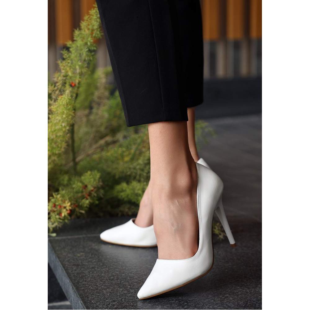Beyaz Cilt Stiletto Ayakkabı