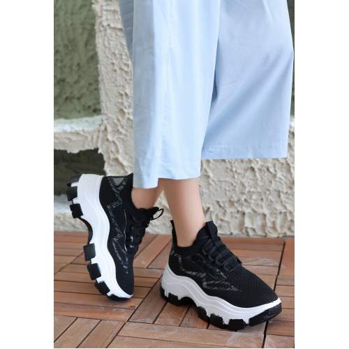 Siyah Triko Bağcıklı Spor Ayakkabı Siyah Triko Bağcıklı Spor Ayakkabı