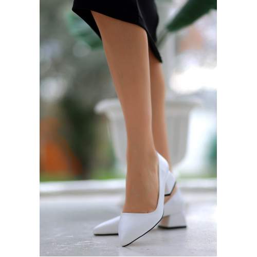 Beyaz Cilt Topuklu Ayakkabı Beyaz Cilt Topuklu Ayakkabı