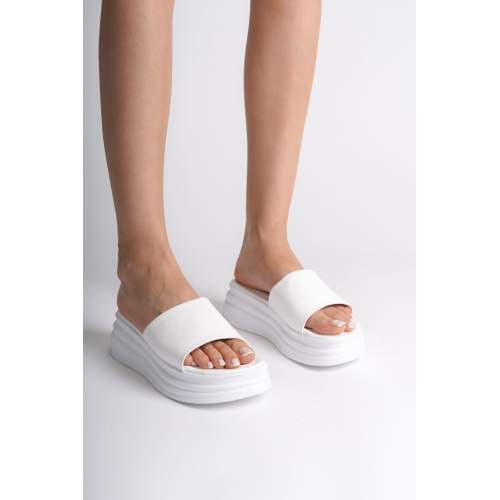 Lisinya948  Düz Topuklu Kalın ve Ortopedik Taban Kadın Terlik BT Beyaz Lisinya948  Düz Topuklu Kalın ve Ortopedik Taban Kadın Terlik BT Beyaz